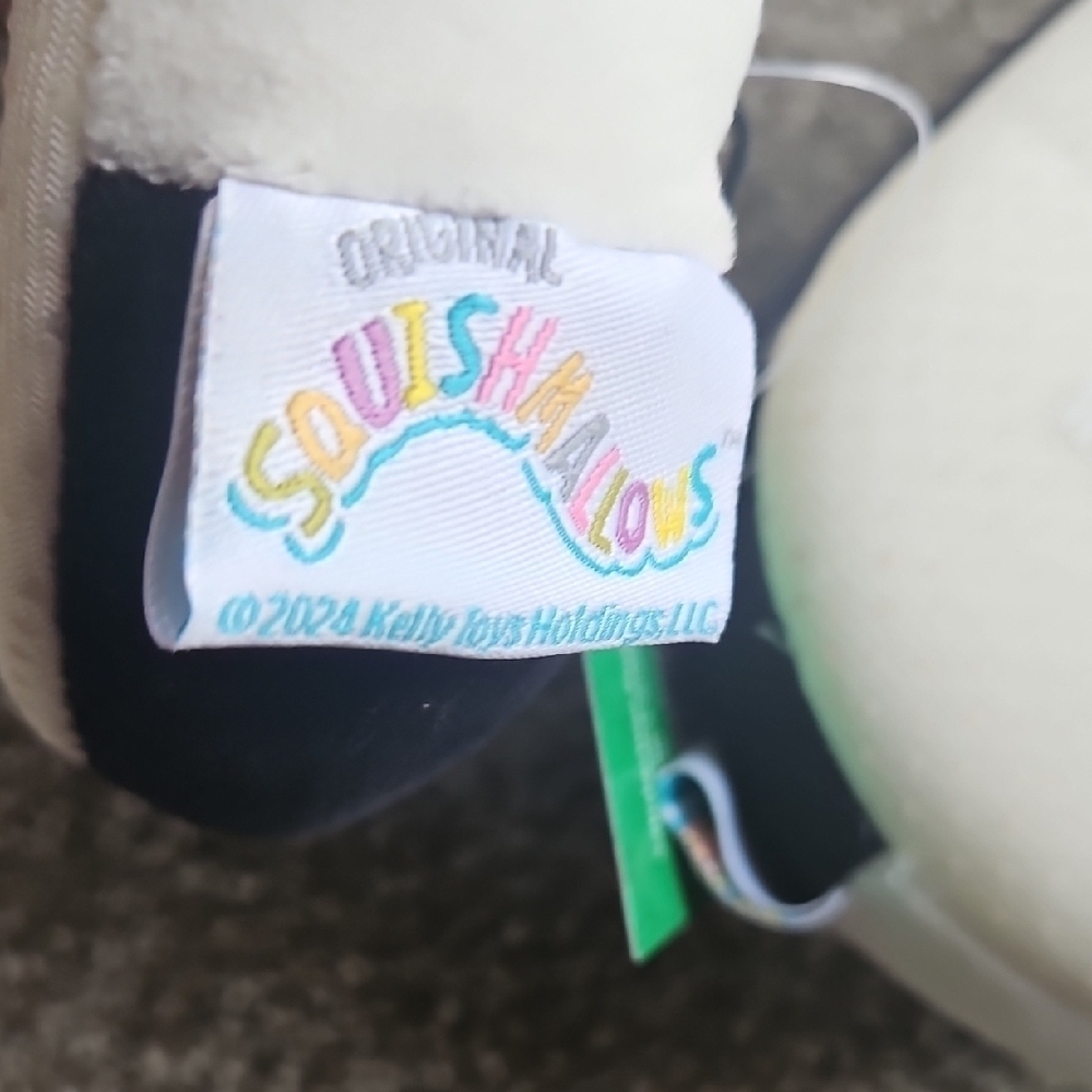 Squishmallows Festive Kitten Slippers - Picture 4 of 4